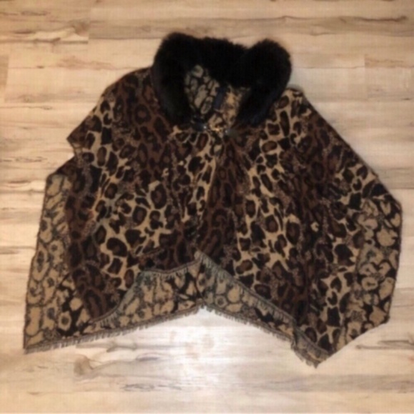 Steve Madden Leopard Print Cape with Black Fur Collar - Picture 1 of 7